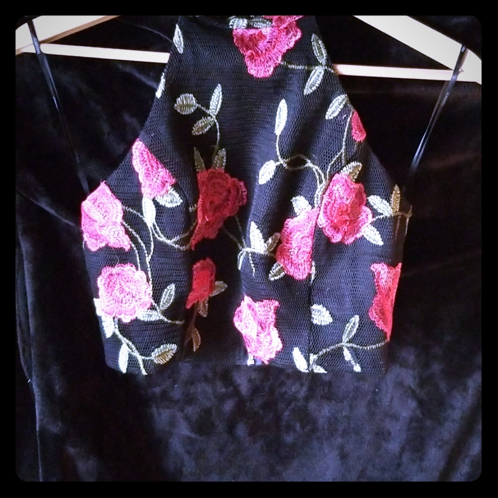 Rose embroidered crop top